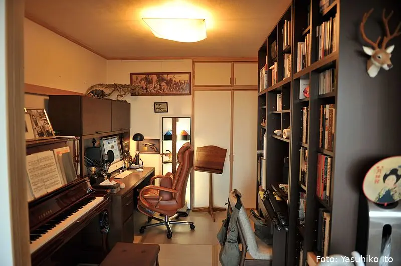 800px man cave office