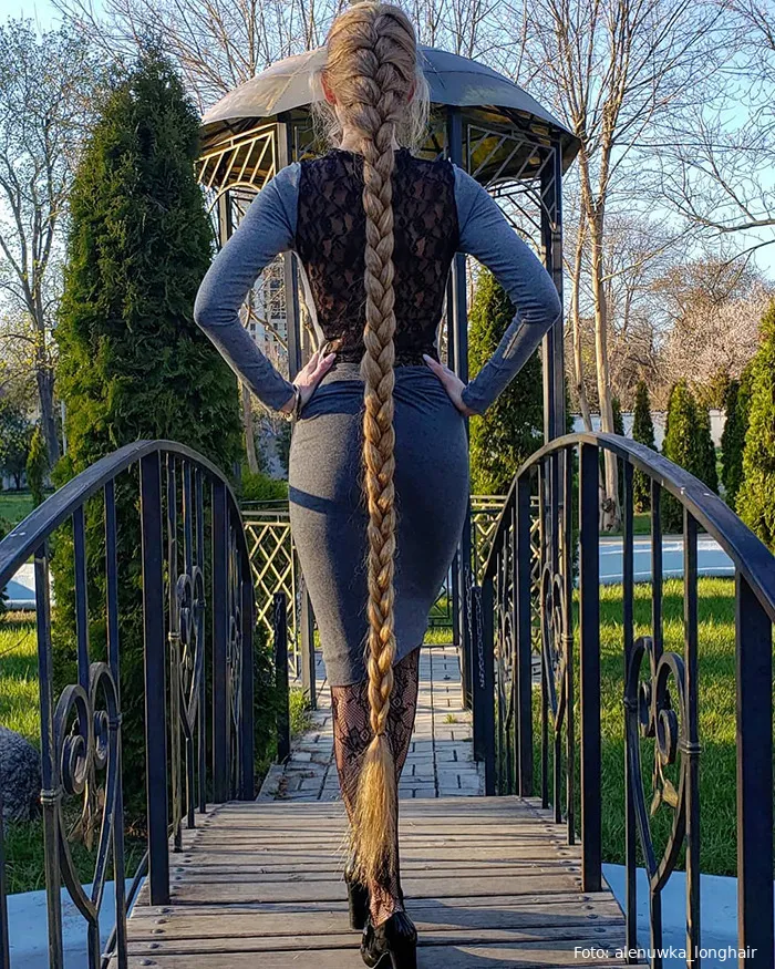 alena kravchenko 6 feet long hair 1 5e0b5f653c5e0 png 700