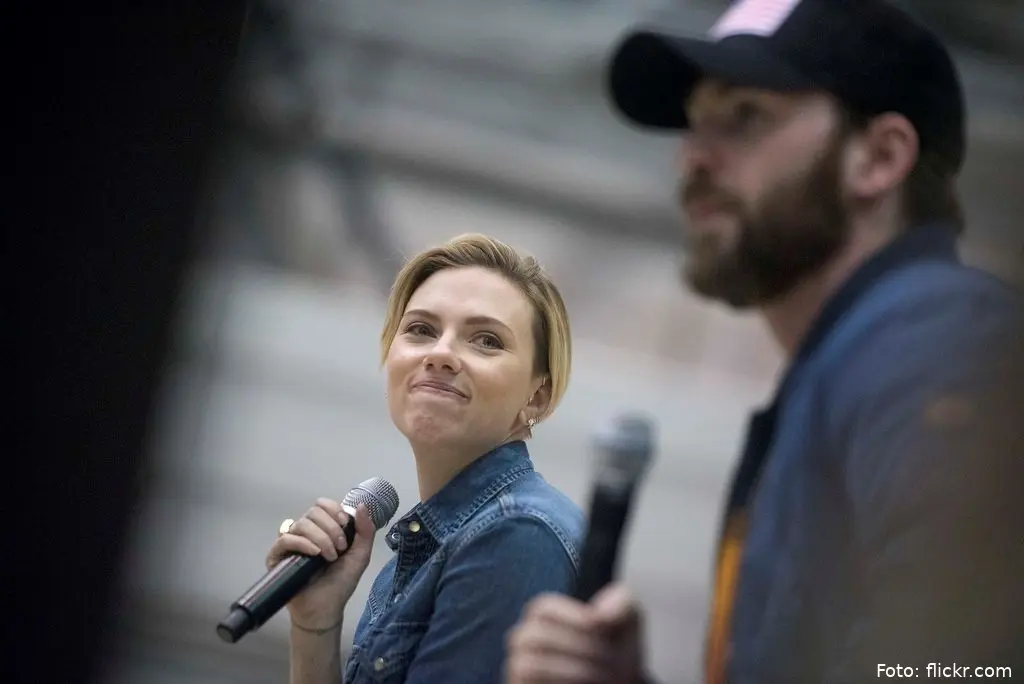 banner scarlett