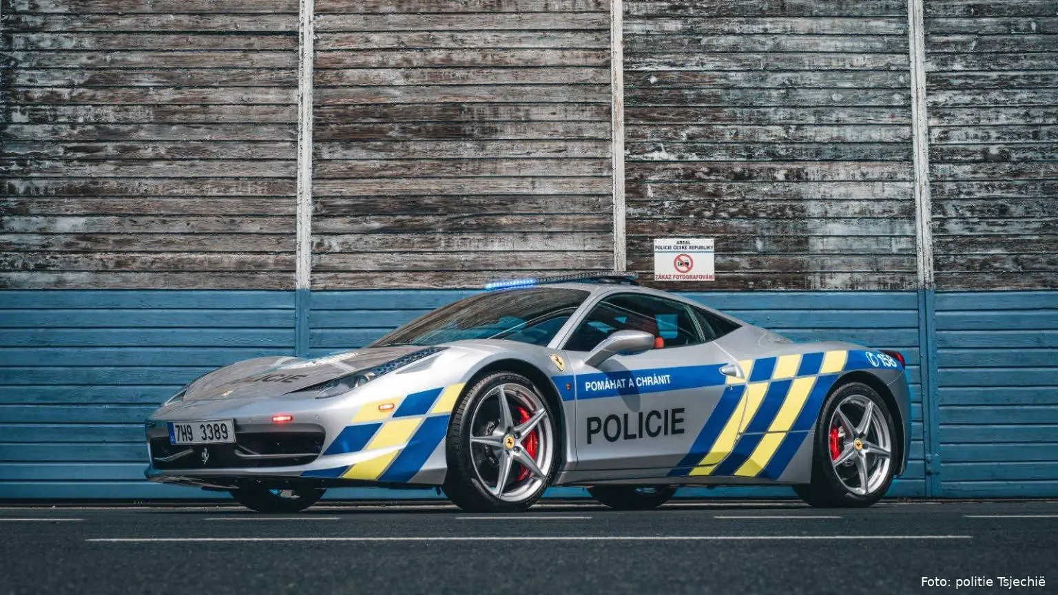 tsjechie politieauto ferrari 458 4 1