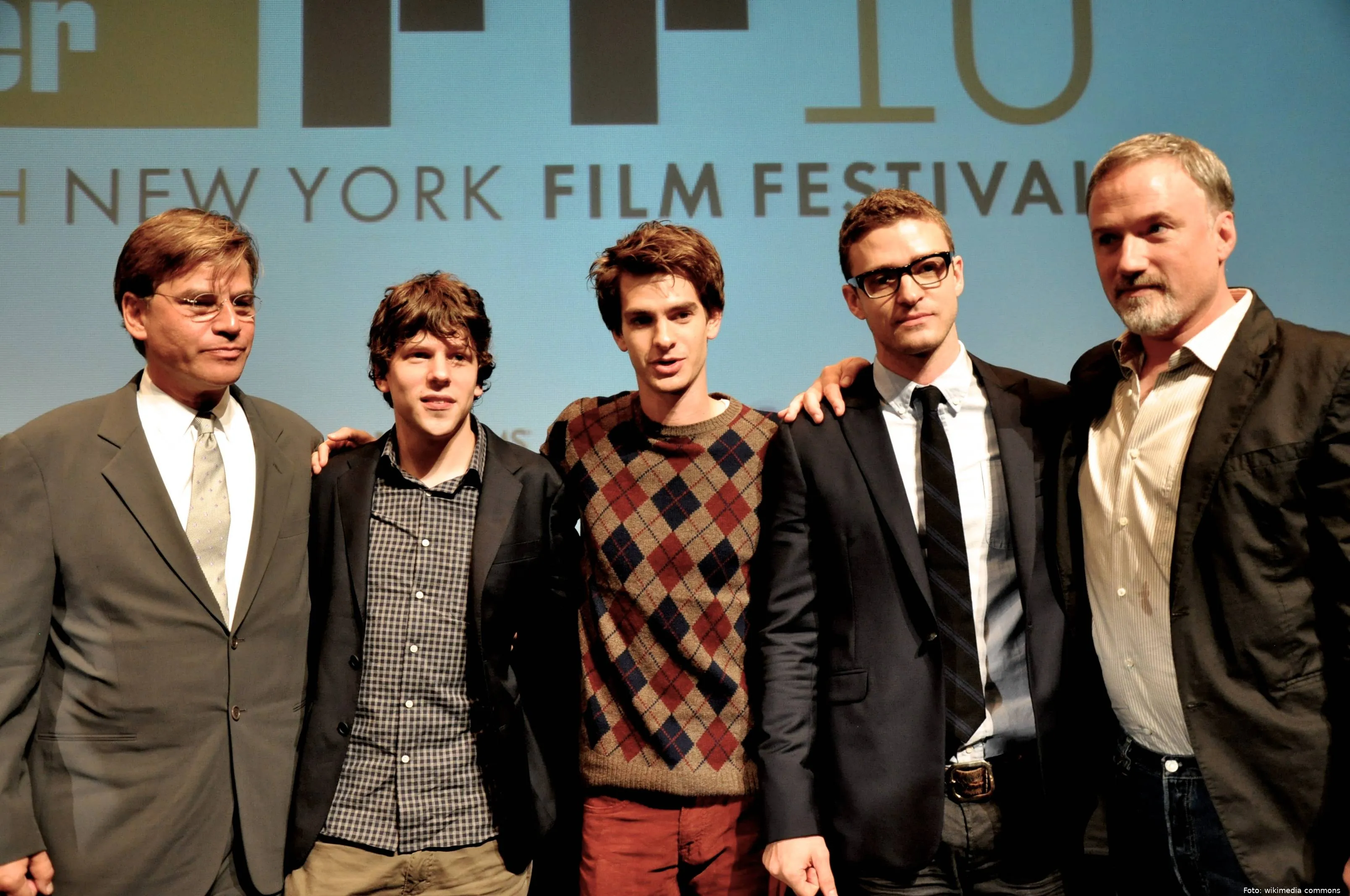 Aaron_Sorkin_-_Jesse_Eisenberg_-_David_Fincher_-_Andrew_Garfield_-_Justin_Timberlake_-_The_Social_Network_-_2010_New_York_Film_Festival_-_01