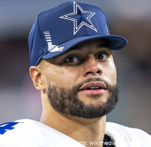 Dak_Prescott_WAS_@_DAL_2021_(cropped)