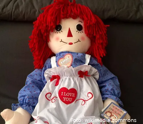 Raggedy_ann_doll_with_dress