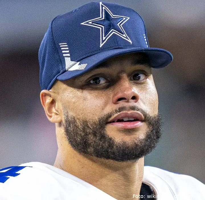 Dak_Prescott_WAS_@_DAL_2021_(cropped)