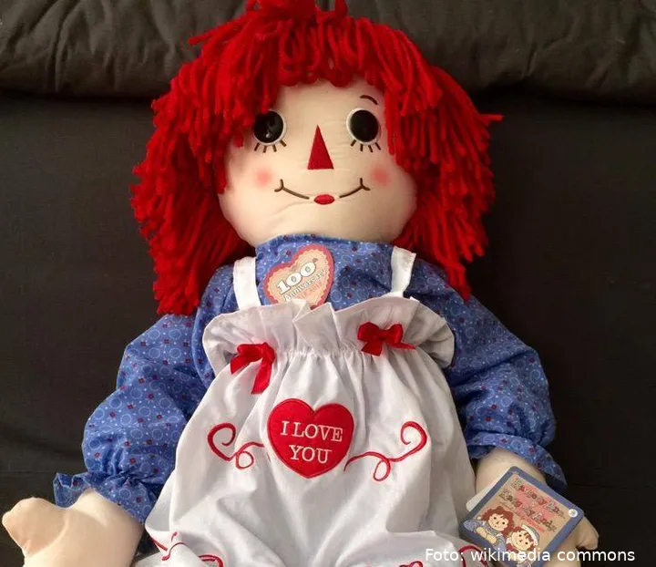 Raggedy_ann_doll_with_dress