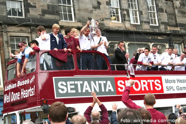 Hearts_victory_bus