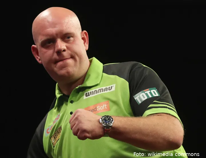 2022-06-13_Play-offs_(2022_Premier_League_Darts)_by_Sandro_Halank–095