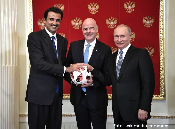 Rusia_entregó_el_relevo_de_la_antorcha_de_la_Copa_del_Mundo_a_Qatar