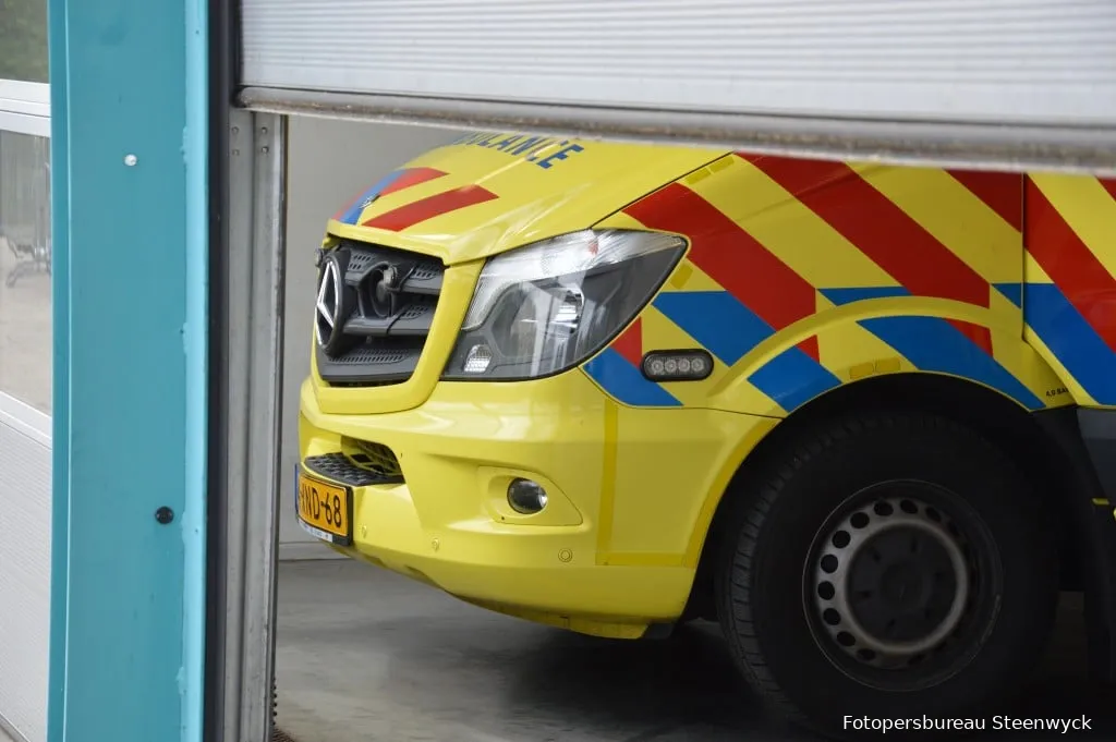 ambulance fotopersbureau steenwijck