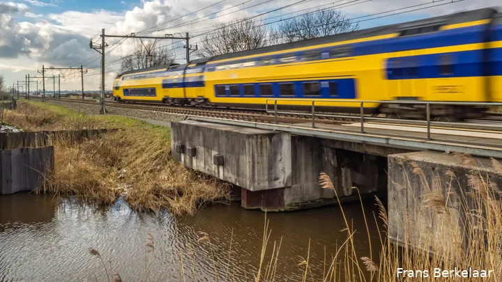 track train transport vehicle public transport nederland 309348 pxherecomf1661164993