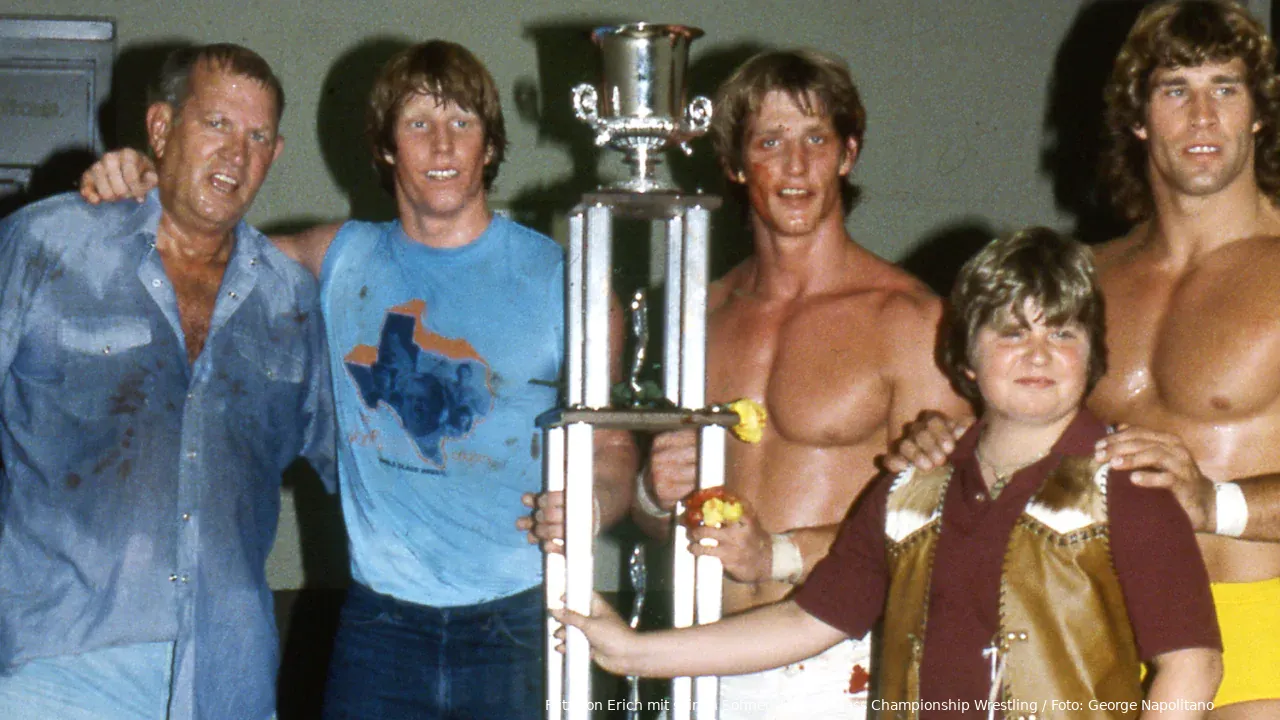 Fritz Von Erich mit seinen Söhnen / World Class Championship Wrestling / Foto: George Napolitano