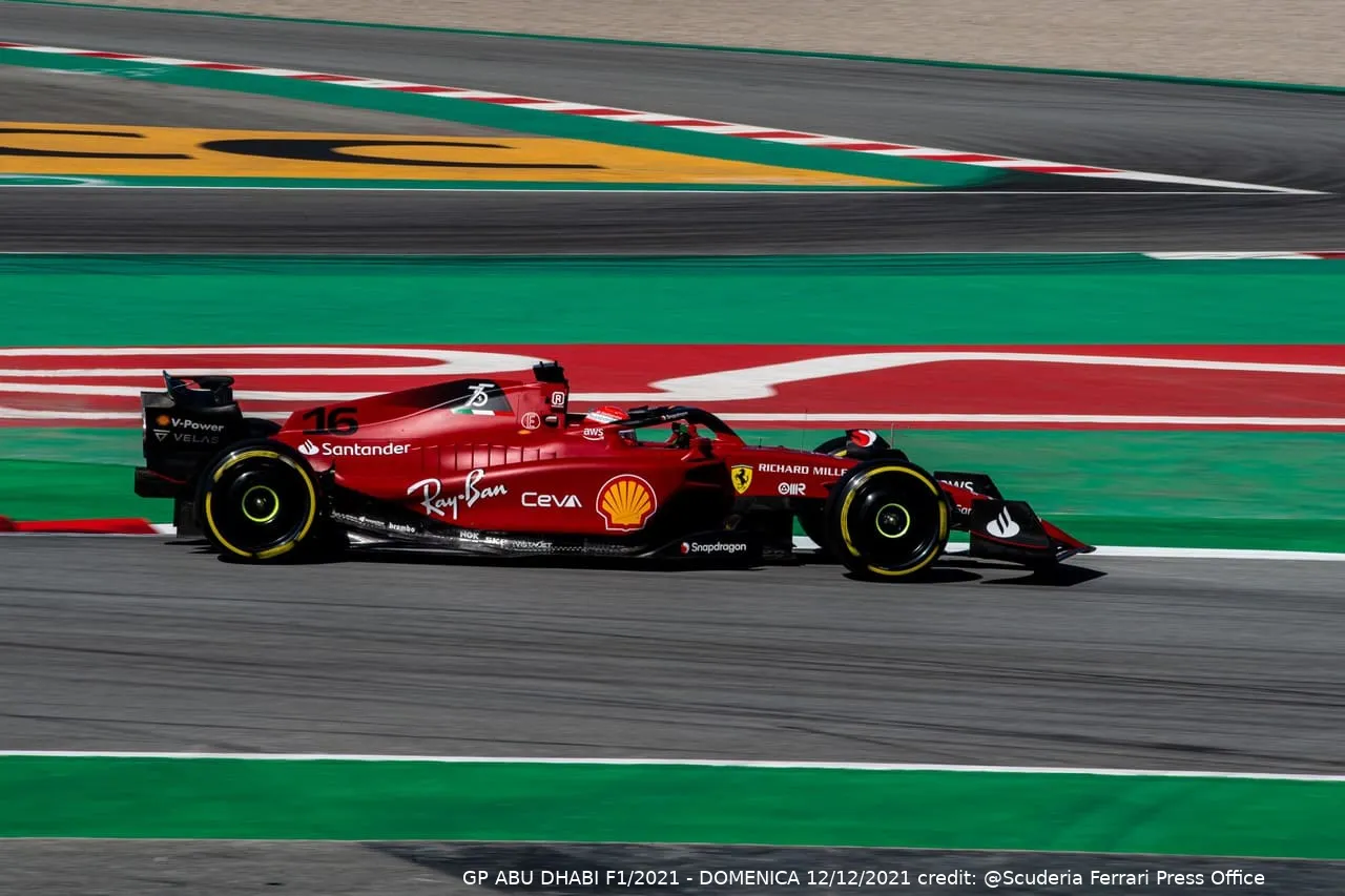 2200038 scuderia ferrari 2022 f1 75 test barcelona day1