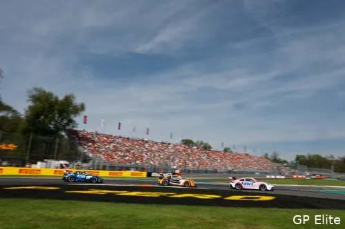 Ten Voorde moest ook nog in zijn spiegels kijken. (Foto: GP Elite)