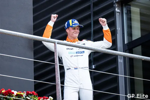 Van Eijndhoven trots als een pauw op zijn P2 in België. (Foto: GP Elite).