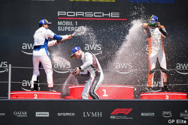 Oeverhaus, Levi en Haverkort openden de eerste champagneflessen van het seizoen 2025. (Foto: GP Elite).