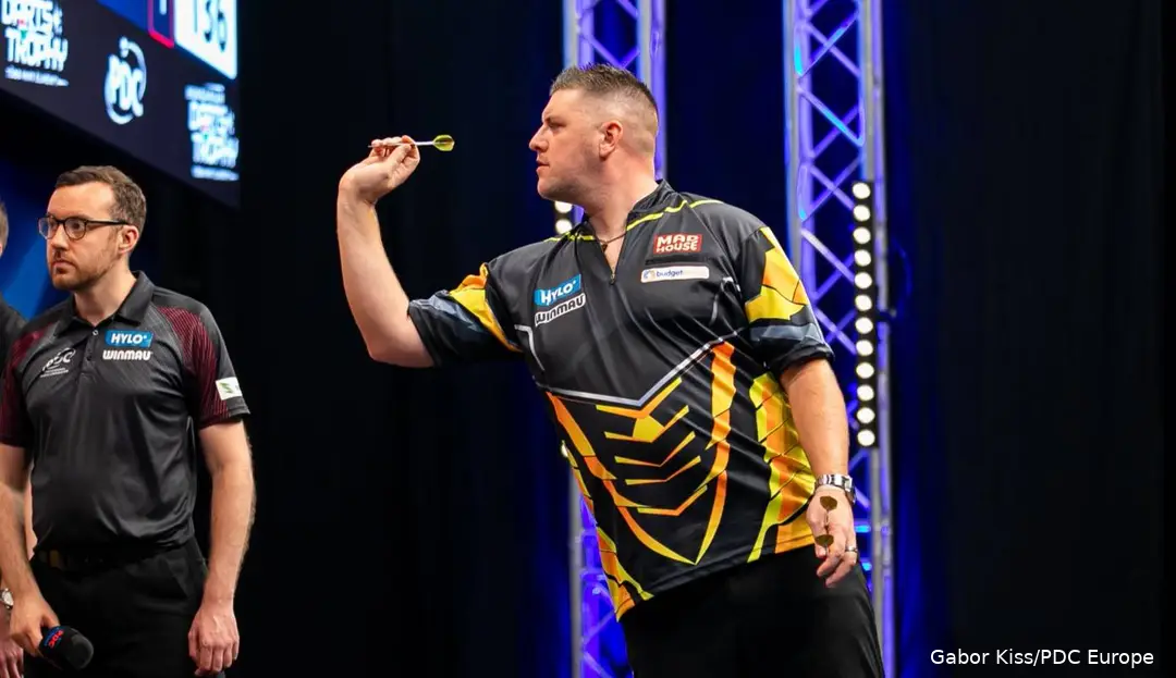 Daryl Gurney in action