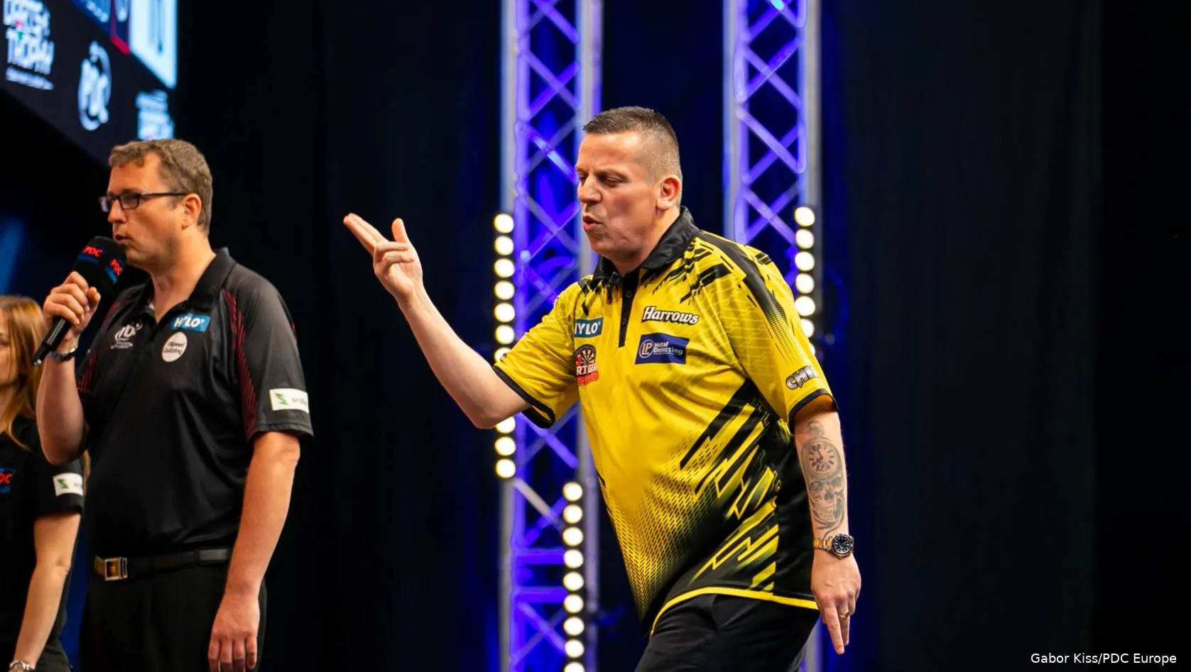 Dave Chisnall (2)