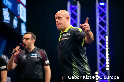 Michael van Gerwen moet de komende toernooien nog stevig aan de bak