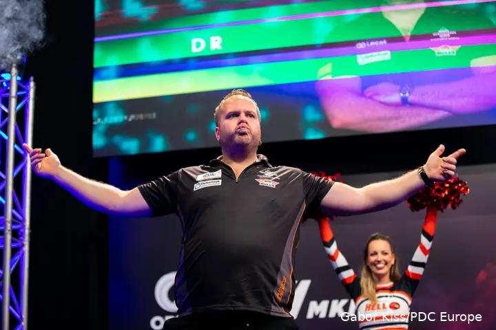 Dirk van Duijvenbode lifts arms.