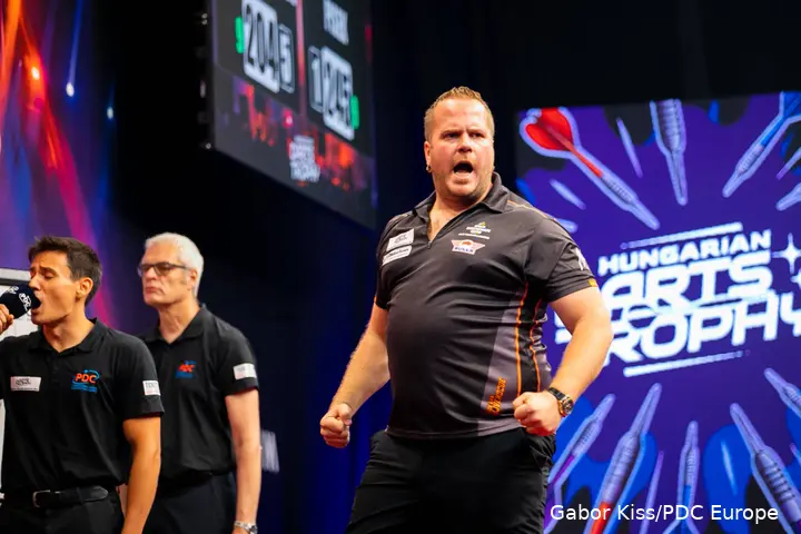 Dirk van Duijvenbode ballt die Fäuste