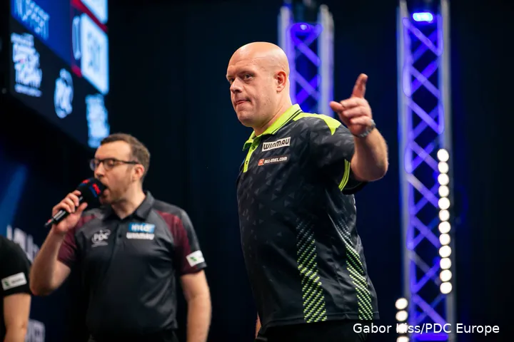 Michael van Gerwen moet de komende toernooien nog stevig aan de bak