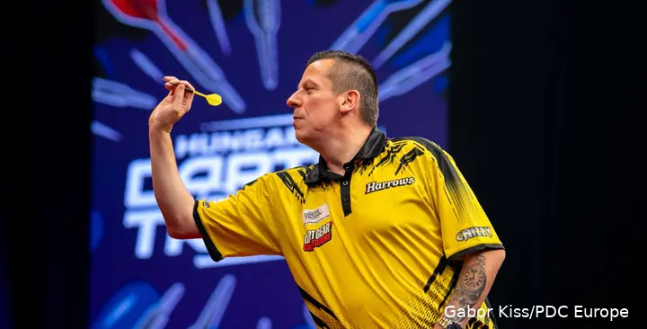 Dave Chisnall in actie op de Hungarian Darts Trophy