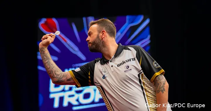 Ross Smith in actie tijdens de Hungarian Darts Trophy