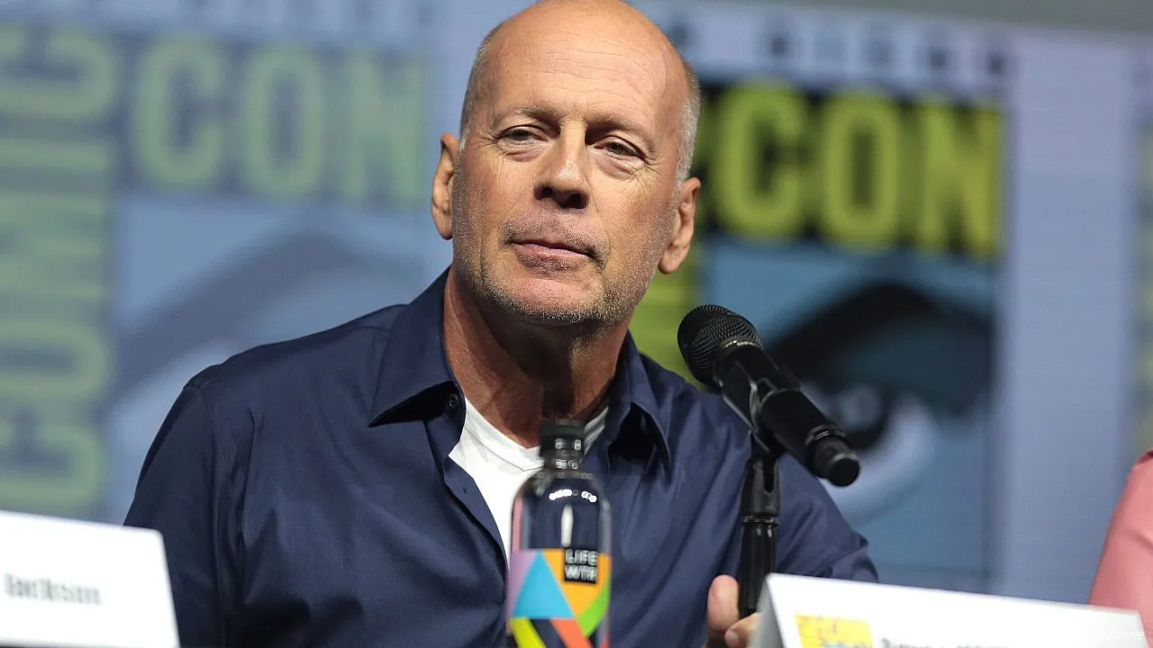 2560px bruce willis 41849451380f1675954768