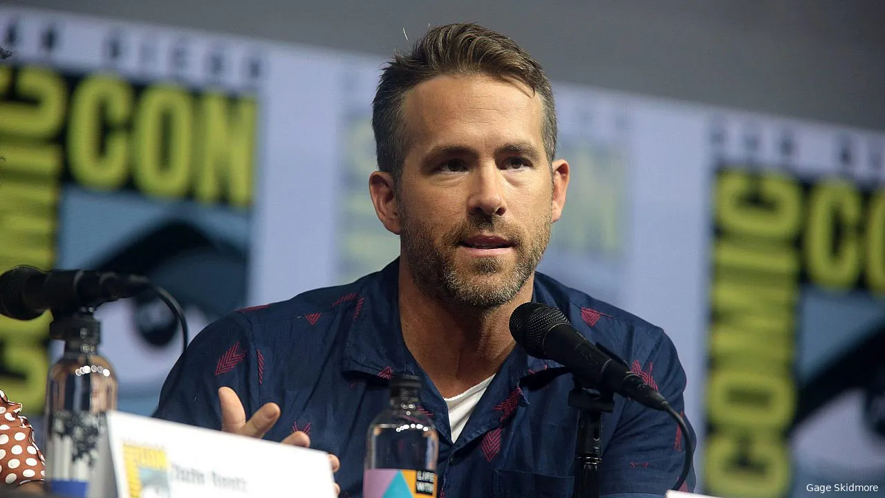 2560px ryan reynolds 43744884102f1687775632