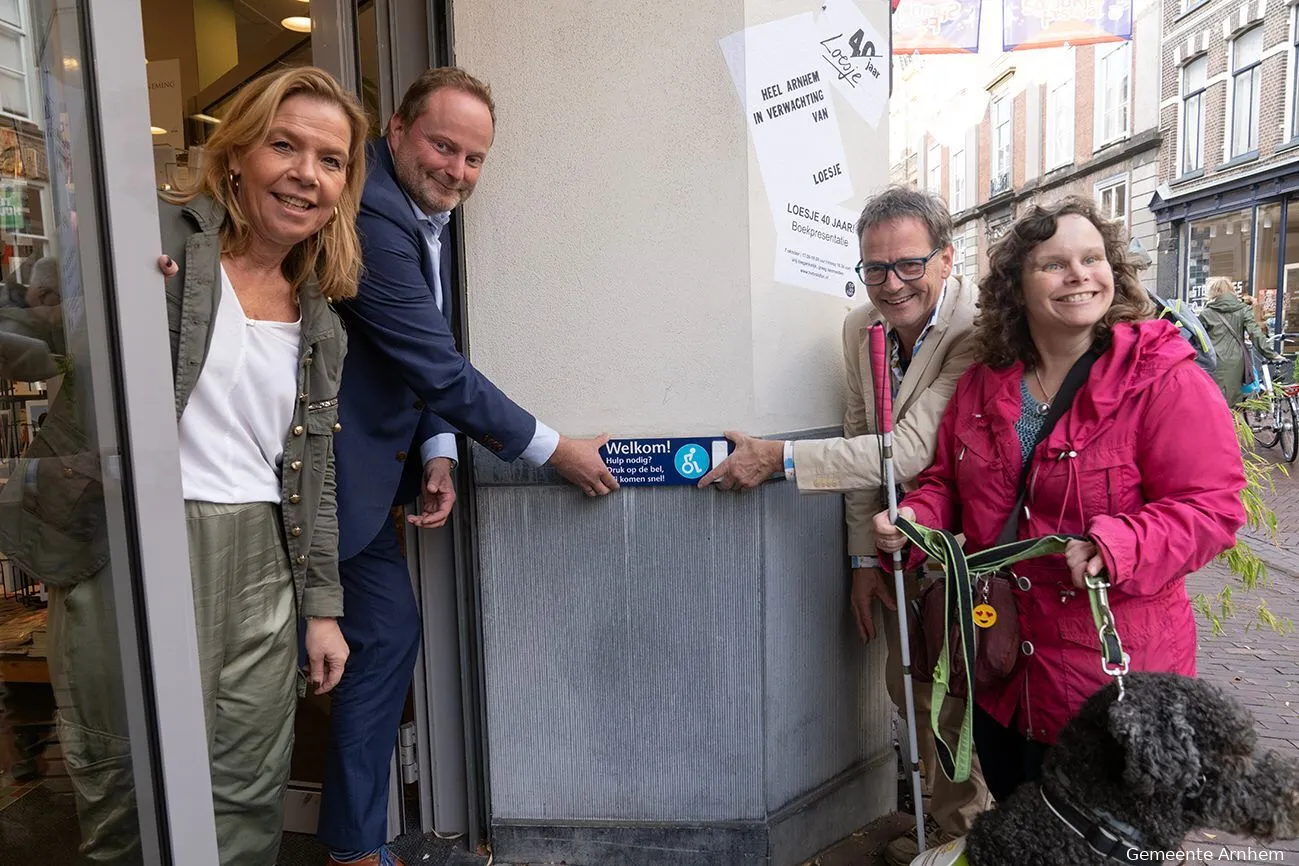 deurbelgemeentearnhemveronique galle city centrum arnhem wethouder maurits van de geijn inclusiewalter jansen eigenaar het colofon en marjolein van den broek voorzitter