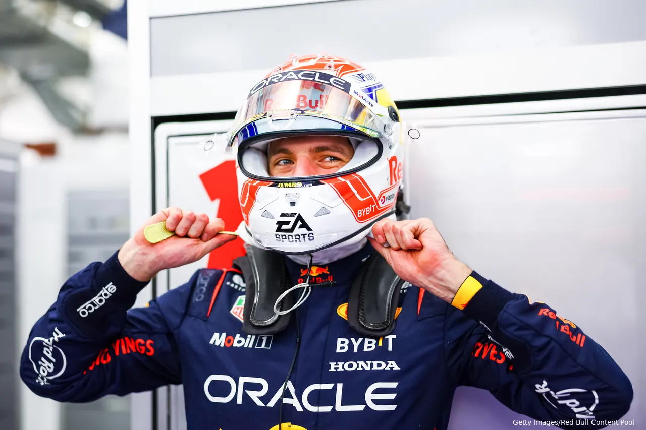 max verstappen helm blij pre season test 2023f1677485834