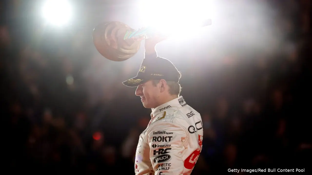 max verstappen gp las vegas 2023 trofeef1700555143