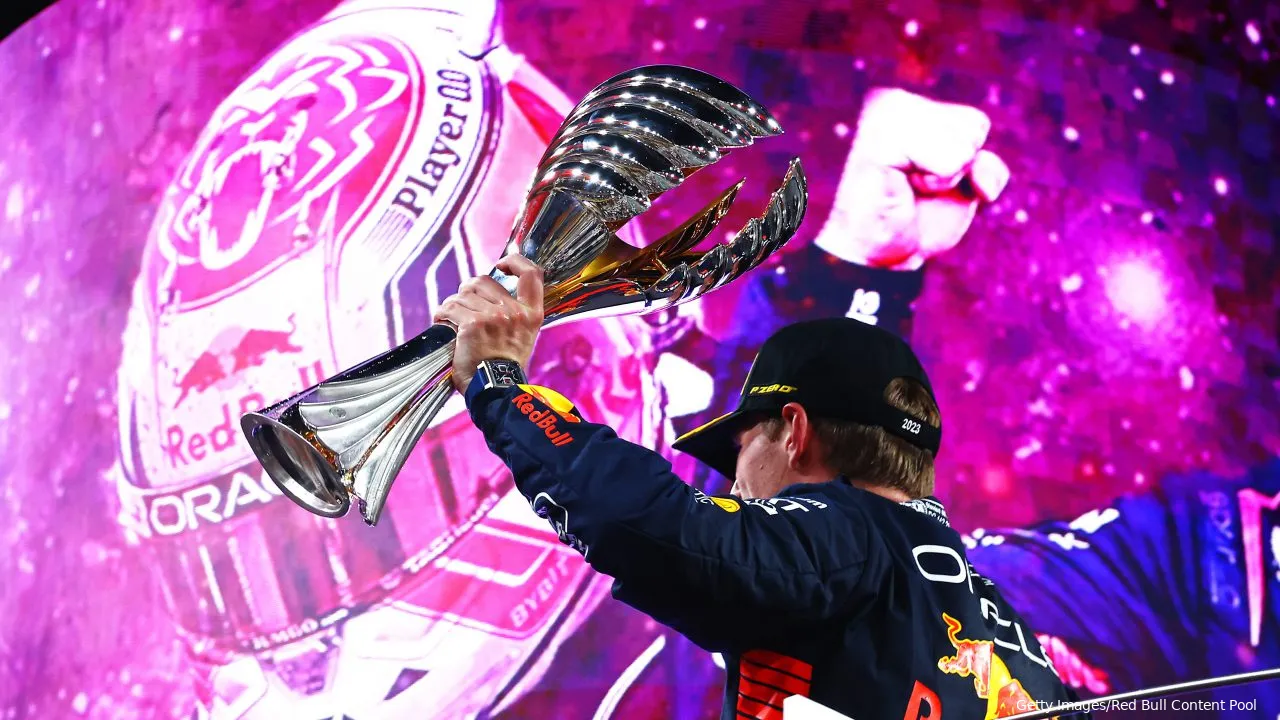 max verstappen trofee gp abu dhabi 2023f1701185843