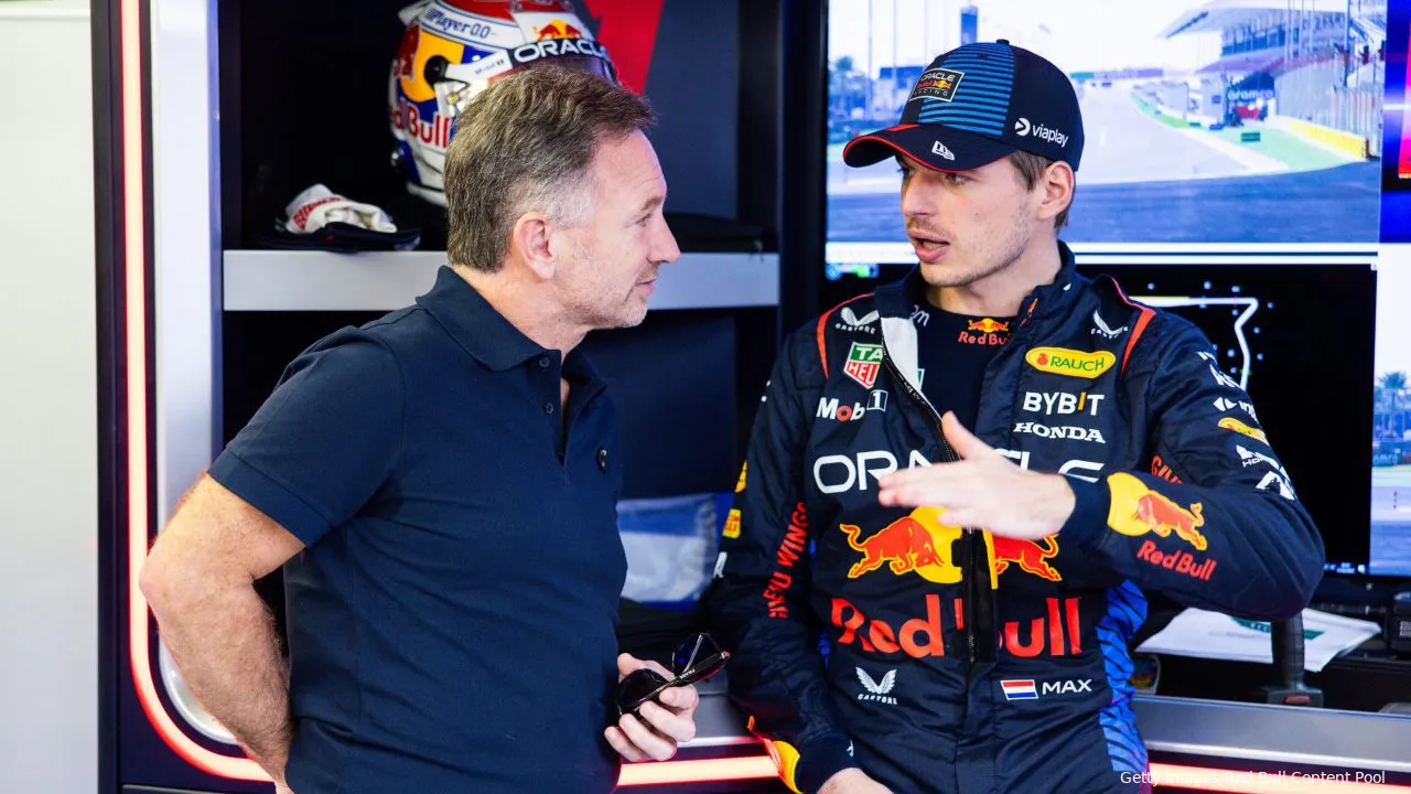 max verstappen christian horner pre season test bahrein 2024f1708615848