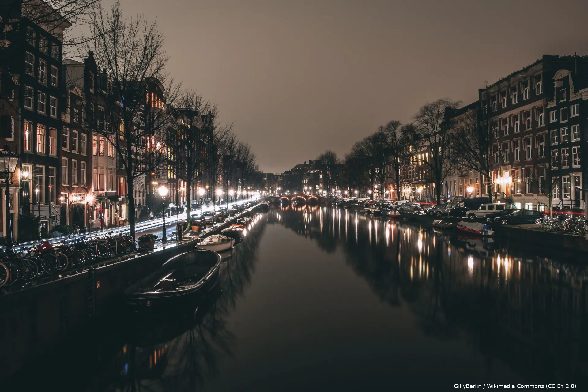 amsterdam grachten at night