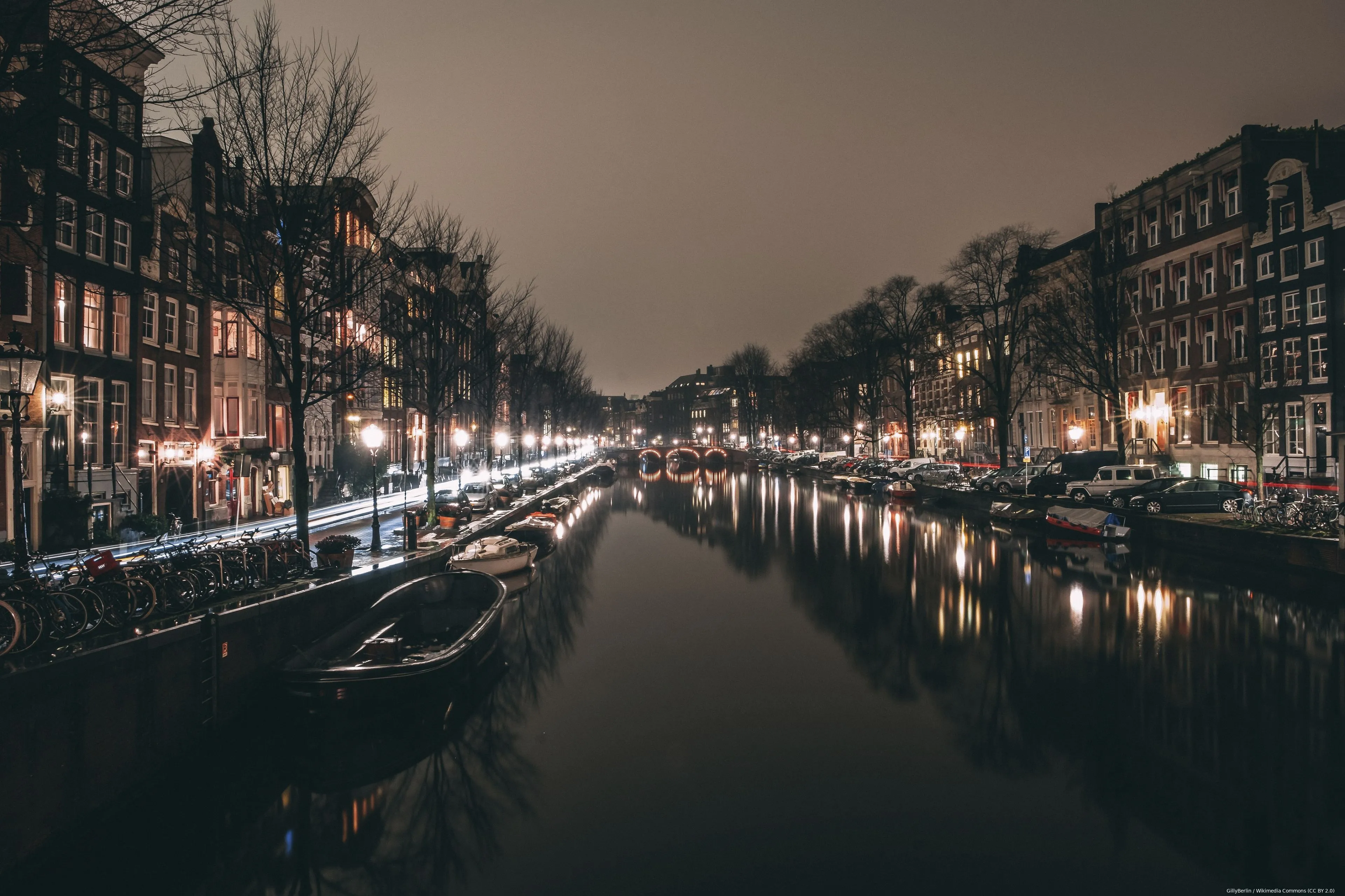 amsterdam grachten at night