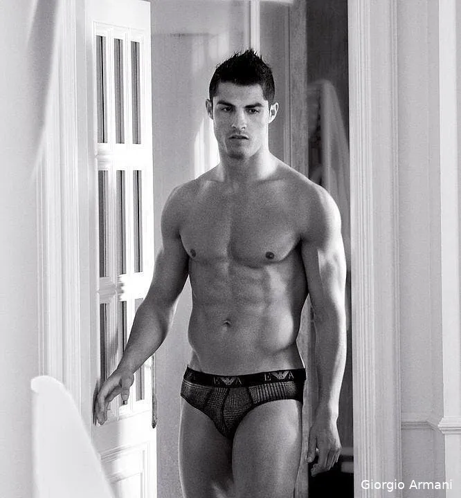 cristiano ronaldo la beau gosse attitude pour armani 54833 8534