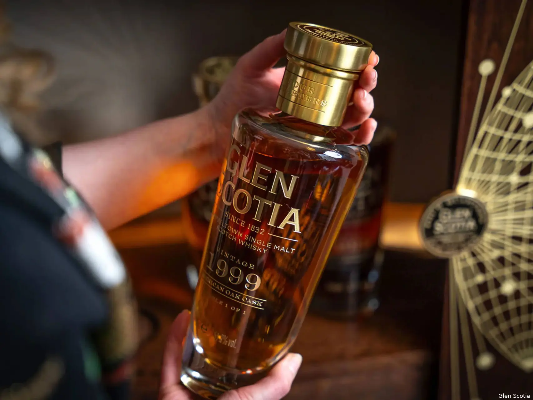 Glen Scotia Four Quarters whisky ser Distillers one of One Campbeltown whisky bottle