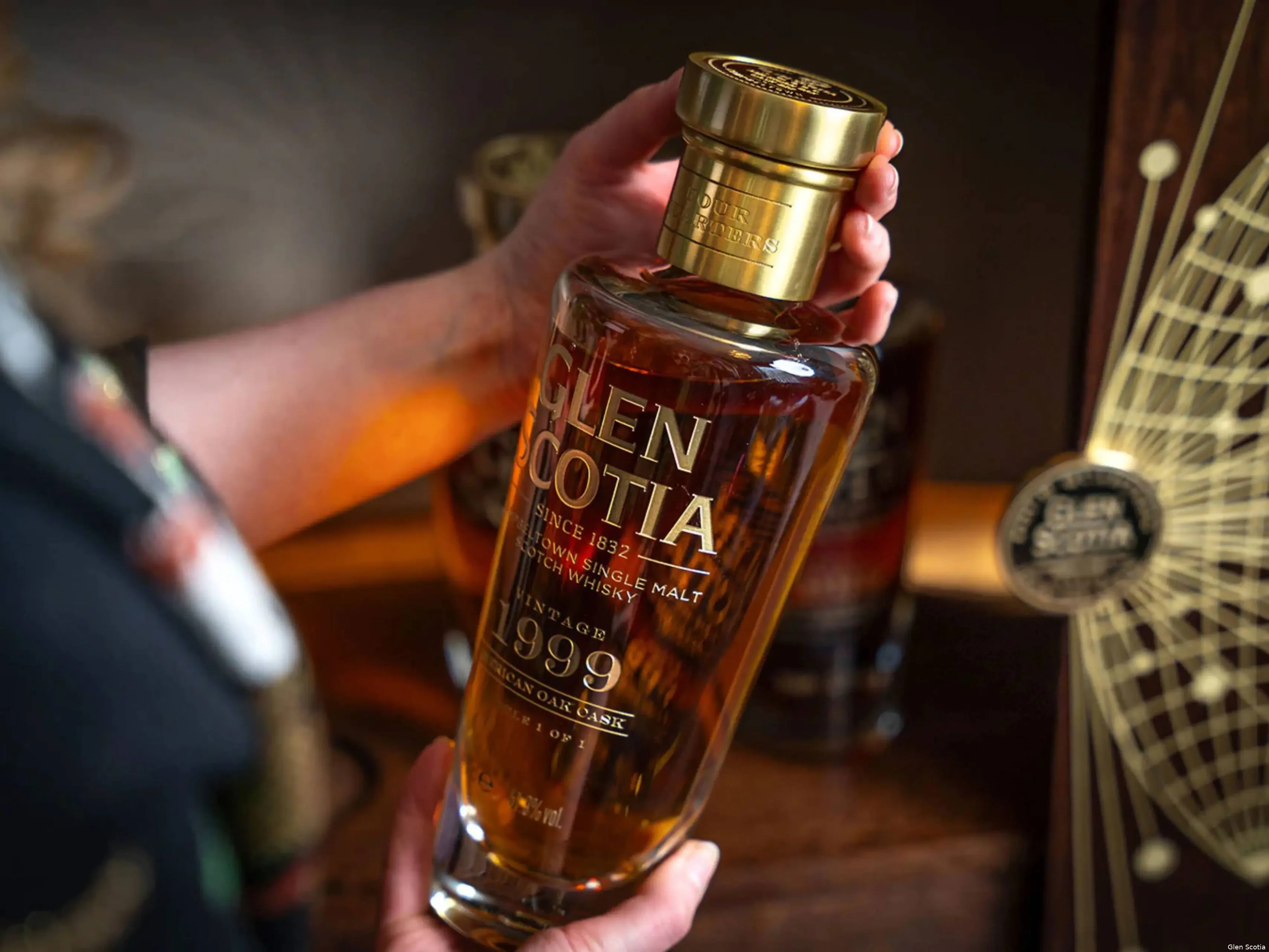 Glen Scotia Four Quarters whisky ser Distillers one of One Campbeltown whisky bottle