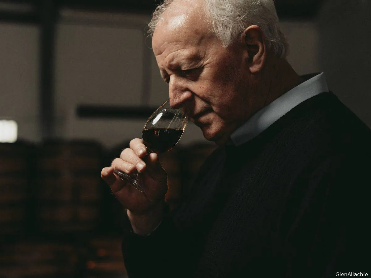 billy-walker GlenAllachie smelling whisky
