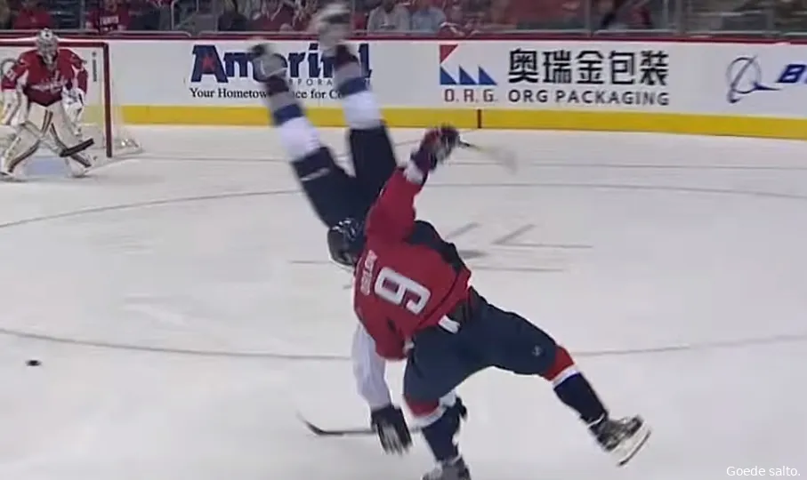 ijshockeyhipcheck