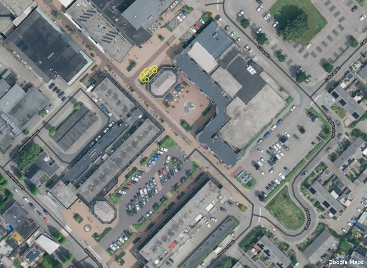 Actie Dieren4Palestine met replica van auto waarin de Palestijnse Hind Rajab met zes familieleden omkwam