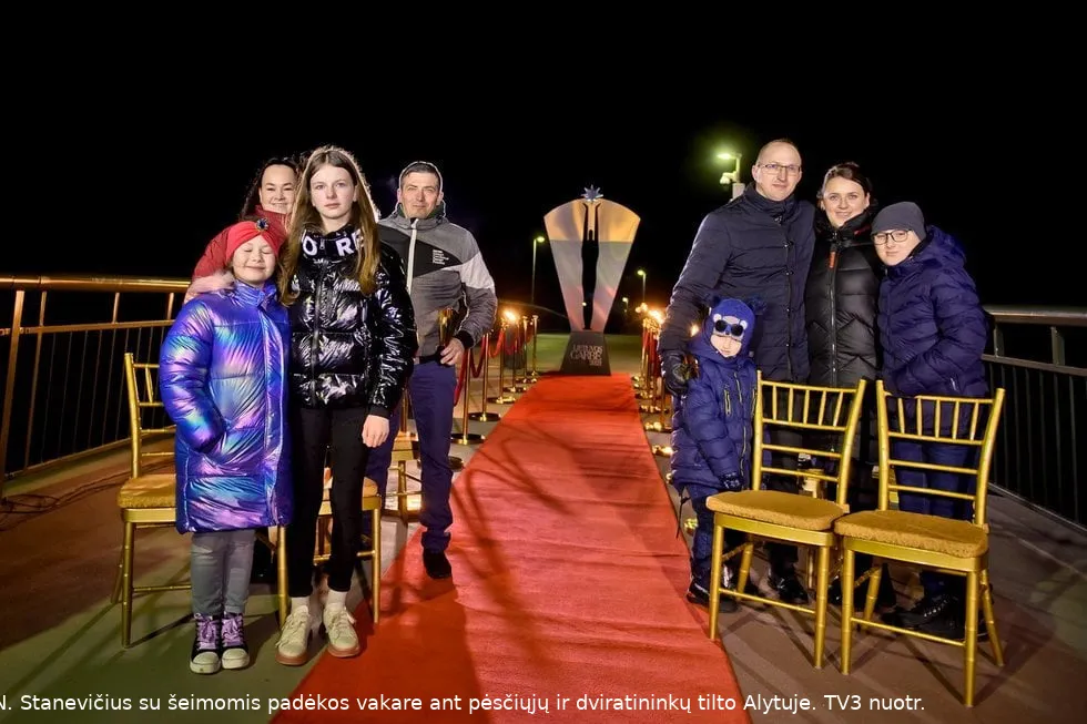 gelb2d06f67a56accf978cd5d1ffaa14245d