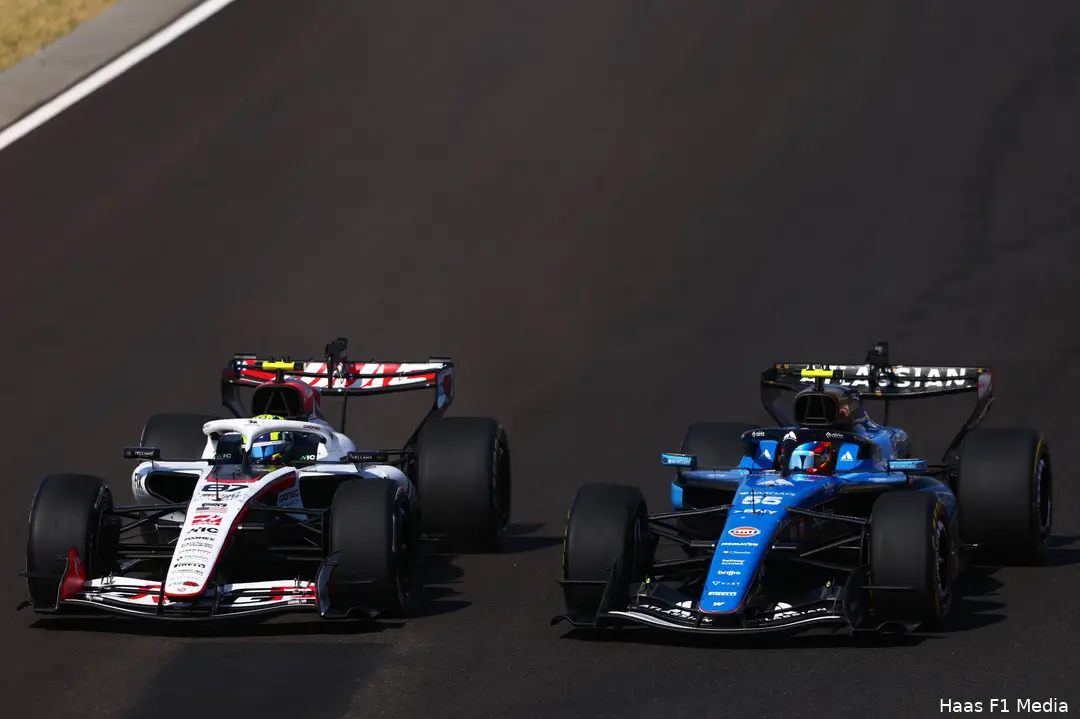 oliver-bearman-haas-gp-hongarije-2026-zondag-carlos-sainz