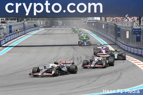 <i>Haas had het het hele weekend aan de stok met Lewis Hamilton.</i>