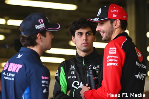 esteban-ocon-haas-gp-azerbeidzjan-2025-zondag-gabriel-bortoleto-stake-franco-colapinto-alpine