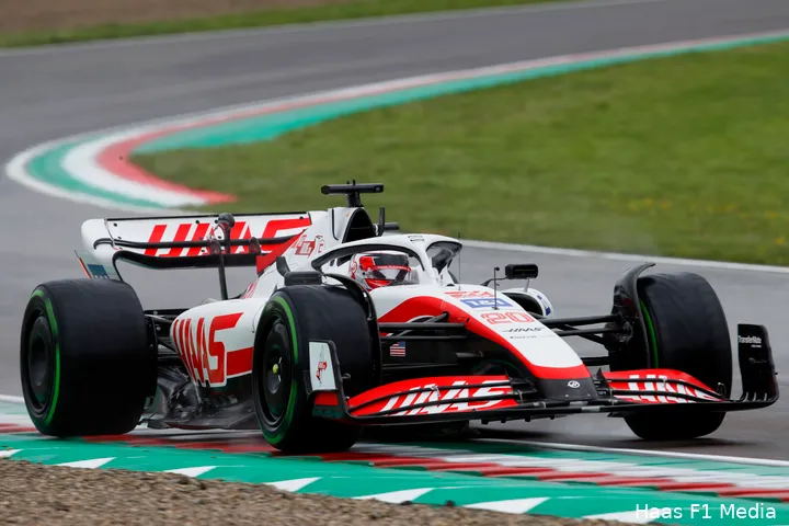 Kevin
Magnussen op weg naar een vierde plek in de kwalificatie van de GP Emilia
Romagna 2022 (Foto: Haas F1 Team)
