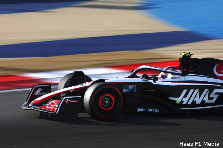 Nico Hülkenberg tijdens VT23 op het circuit van Baherin in zijn Haas-bolide, GP Bahrein 2023 (Foto:
Haas F1 Media)