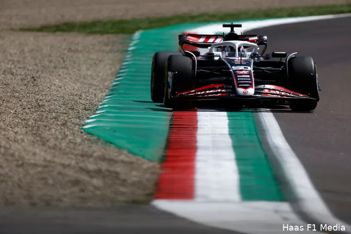 Oliver Bearman tijdens VT1 in Imola.