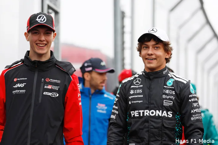 <i>De twee voormalige Formule 2-teamgenoten waren de enige rookies die de finishvlag zagen.</i>